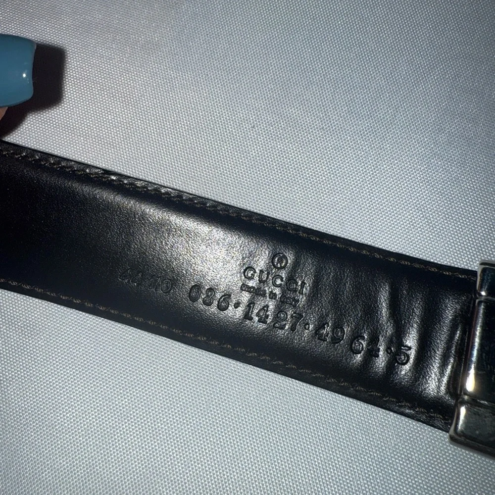 Used men’s reversible Gucci Leather Belt with Silver Clasp like new